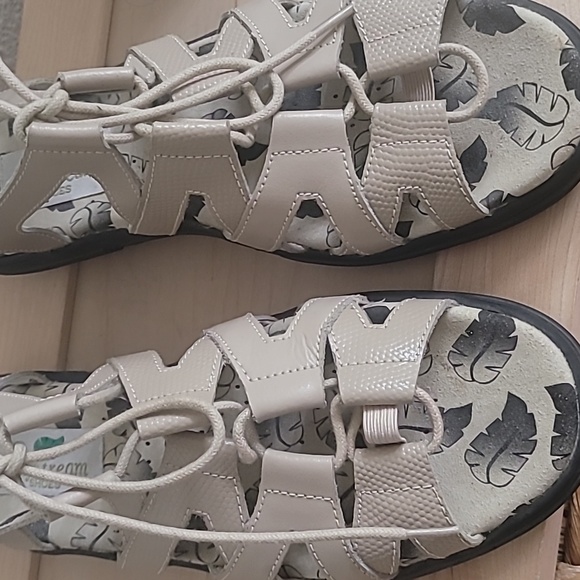 🌿 GOLFSTREAM  STRAPPY SANDALS 🌿 - Picture 4 of 12